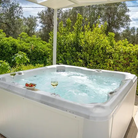 Apartment Trullo Dei Sogni Con Piscina E Jacuzzi *